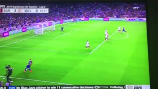 VIDEO: Messi scores with a header vs Sevilla (3-0)