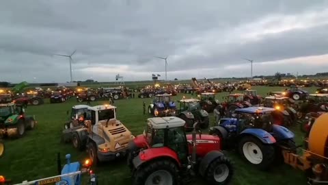 EPIC: Dutch farmers use 350 tractors to send message to government