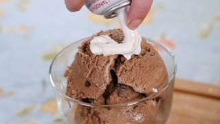 Incredibly simple homemade chocolate ice cream recipe