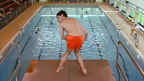 DIVE Mr Bean! - Funny Clips - Mr Bean diving