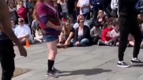 Karen trys to ruin street performances 🤬🤬