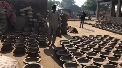Artistic Technique of Making Traditional Clay Plates,Glaze Pottery Art In Old Style Pottery Kiln||