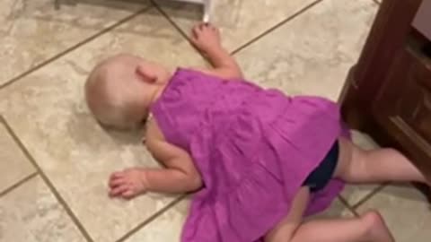 Tired Little Girl Lets Mom Know She Isn't Ready For Bed👏🏽