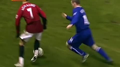 cristiano ronaldo vs rooney - Ronaldo taunts Rooney and gets clattered 😂😅