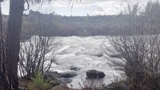 Hiking in the Pouring Rain – Volcanic Lava Island + Wild Deschutes River – Central Oregon – 4K