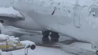 A snowstorm paralyzes Munich airport. Chaos in Germany.