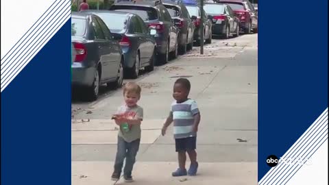 These toddlers' heartwarming reaction to spotting each other on the street will make your day