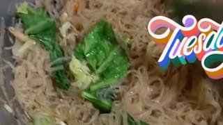 filipino food "Pansit bihon"