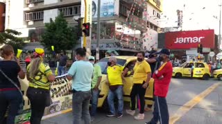 Protesta de taxistas en la carrera 15 con calle 36