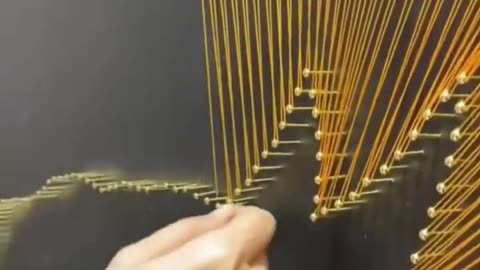 Lifehack unique painting using nails and threads