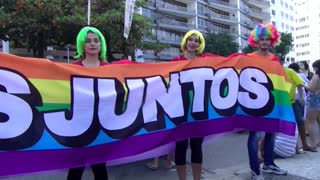 Brasileños celebran desfile del Orgullo LGTB con miras a comicios presidenciales