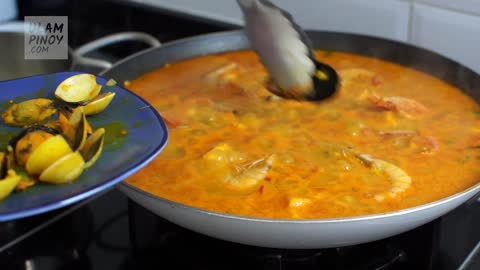 A simple way to cook Paella with seafoods