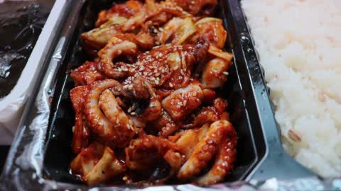 Stir-fried spicy red pepper paste webfoot octopus