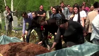 Tribute for Russian mass school shooting victims