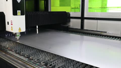 Fiber laser cutting machine with uncoiling system