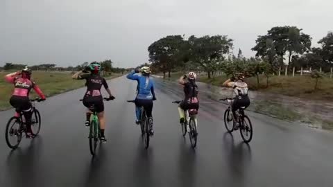 Esta es la travesía de cinco santandereanas que llegaron a Santa Marta en bicicleta