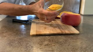 How I peel a mango and save all those luscious juices
