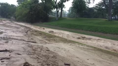 Así amaneció el Club Campestre de Bucaramanga tras la creciente del caudal de la quebrada Río Frío.