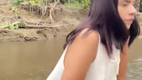 Today bathing in dirty desi river 😂💋 sexy desi girls life 🍆👙