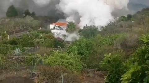 Lava Flow From La Palma Volcano Damaging homes