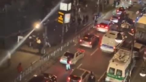 🇵🇸🇩🇪 Police CLASH with pro-Palestine protesters in Berlin.