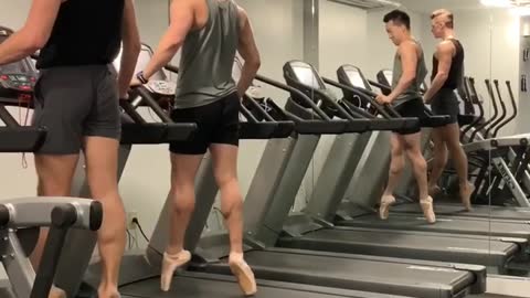 How ballet dancers work out