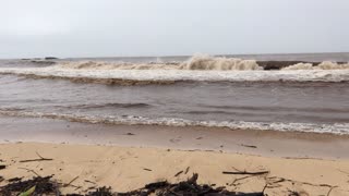 Tropical storms cause Hawaiian ocean to turn completely brown