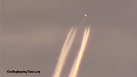 Chemtrails: Undeniable Footage Of Jet Aircraft Spraying