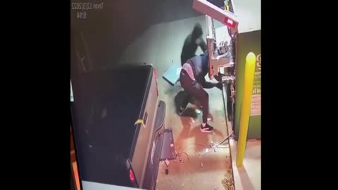 Thief stealing from gas station. Must watch..