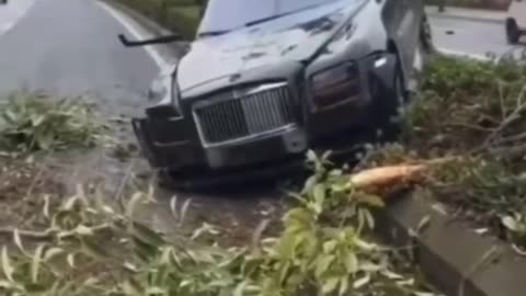 Rolls Royce crashed 😱