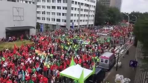 Protests & strike in Brussels: Tens of thousands of Belgians on the streets in protest.