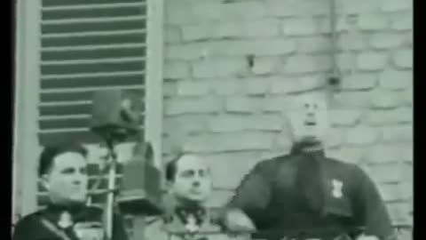 Benito Mussolini fala sobre a guerra