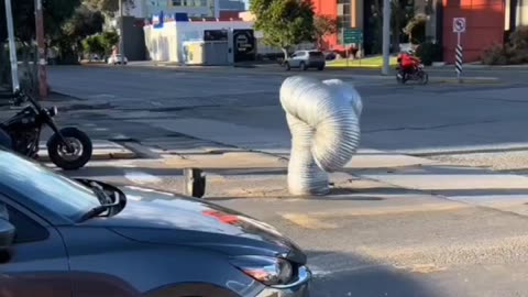 A TOTALLY AMAZING 🤩 STREET PERFORMER