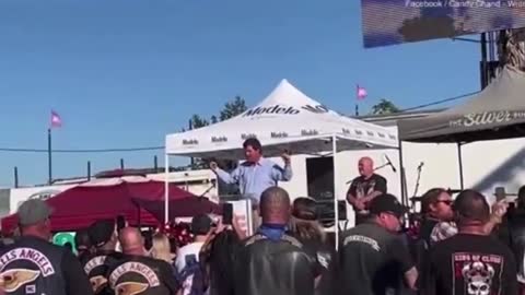 Tucker Carlson makes a surprise appearance to deliver a tribute at the funeral of Hells Angels biker gang founder in California