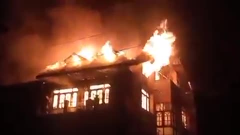 Fire broke Out In 3 Stories Residential House At City Colony Hafiz Bagh, Mala Bagh Srinagar