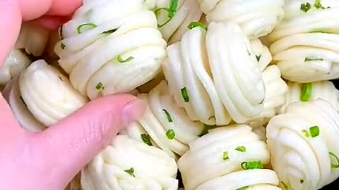 How to make scallion oil steamed buns