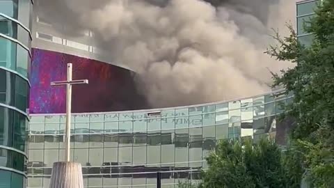 Massive fire engulfs First Baptist Church in downtown Dallas…