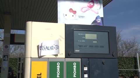 proroga della riduzione delle accise sui carburanti fino al 2 maggio invece che al 21 aprile 2022 sconto di 30,5 cent al litro poi dal 2 maggio 2022 ritornerà sopra i 2 euro al litro per la felicità degli italiani che sono felici di essere schiavi