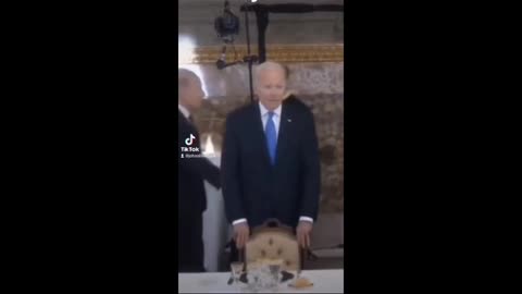 Biden at a Dinner: Oh, no; I'm So Confused