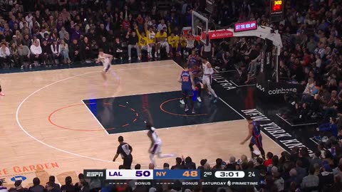 NBA - Austin Reaves tosses a CRAZY wraparound assist for a corner triple 🤯 Lakers-Knicks