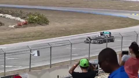LEWIS HAMILTON: F1 CAR vs YAMAHA R1M SUPERBIKE!!D