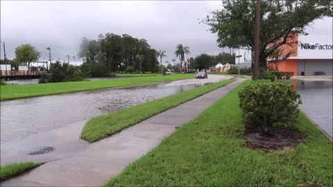 Eating At Waffle House During Hurricane Ian _ Central Florida Hurricane Damage & Waffle House Index