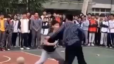 Basketball guy surprises defender with his master level skill❤️❤️😳😱