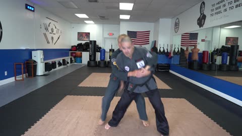 An example of the American Kenpo technique Crushing Hammer