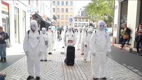 Les Masques BLancs Lyon Ecole des Larmes rue de Croix Rousse 25 Sept