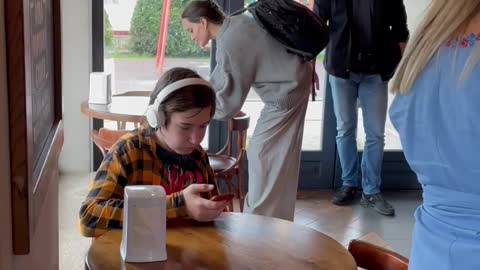 🇺🇦GraphicWar🔥Angelina Jolie Visits Ukraine Coffee Shop Lviv - She Visits Refugees Lviv Ukraine