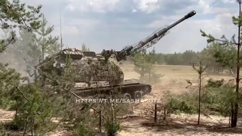 Russian 152mm SP Msta S Howitzer firing on Severodonetsk Front