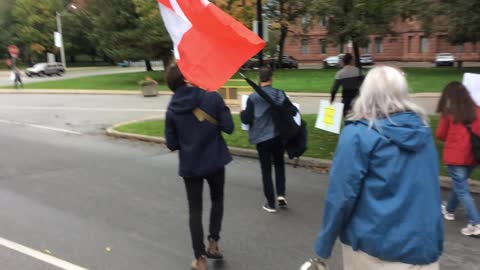 Freedom gathering outside the Ontario legislature, October 4, 2021