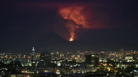 Mind-blowing footage of erupting volcano in Iceland