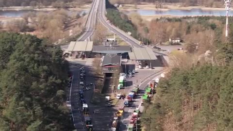 Protesting Polish farmers block two border crossing points with Germany